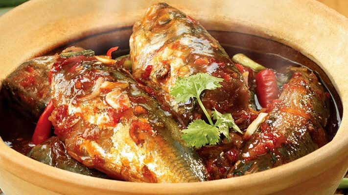 Món cá nục kho tiêu chuẩn vị quê nhà cho những đứa con xa quê