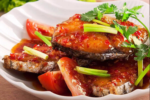 Thưởng thức món cá thu sốt cà chua thơm ngon tại nhà