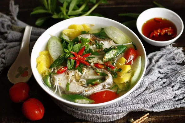 Bữa cơm gia đình: Canh chua cá lốc