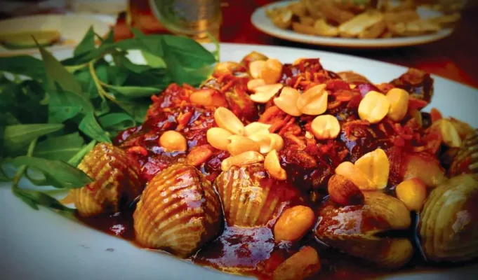 Các món hải sản ngon: Sò huyết xào me