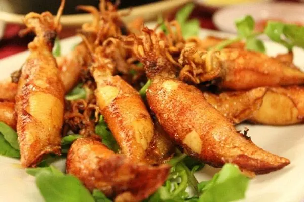 Các món hải sản ngon mực chiên nước mắm