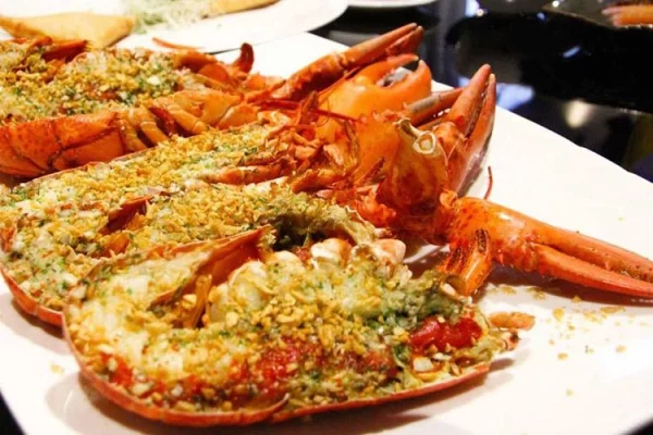 Cách chọn hải sản ngon, món tôm hùm nướng bơ tỏi 