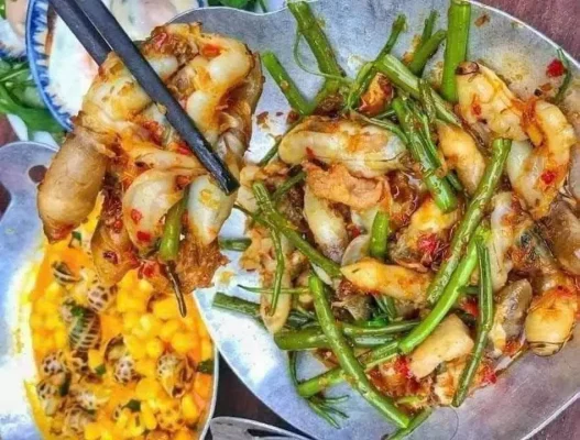 Ốc móng tay xào rau muống tỏi