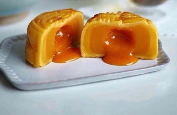 Bánh trung thu hiện đại nhân Lava trứng muối