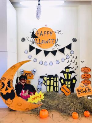 Trang trí Halloween tại lớp học