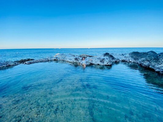 Lễ 30/04 - 01/05 Đi Đâu Chơi Ở Miền Trung? Top Cung Đường Biển Hoang Sơ "Chữa Lành" Hot Nhất 2026